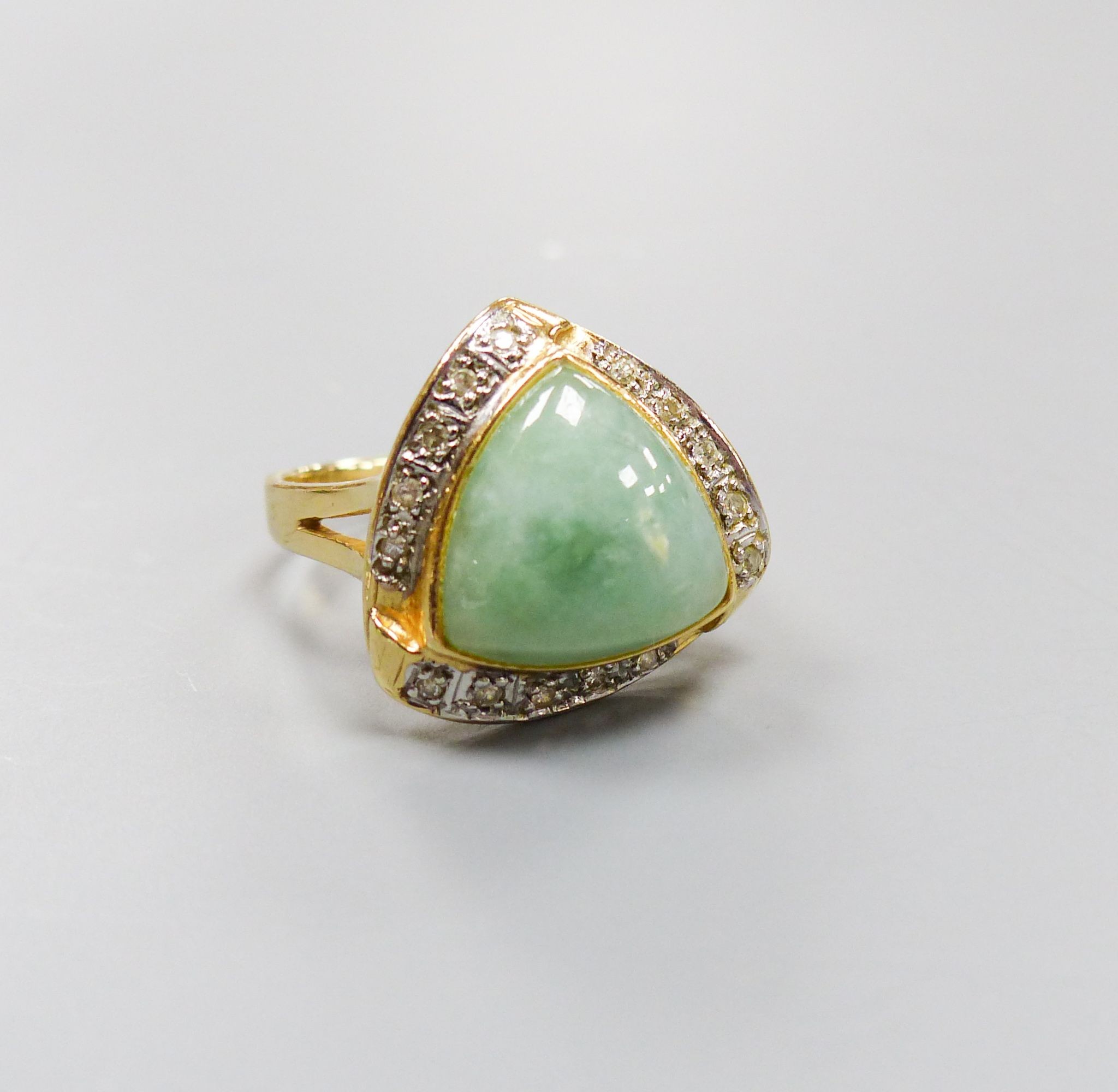 A modern 14ct gold, green hardstone and diamond chip set dress ring, size M, gross 5.2 grams.